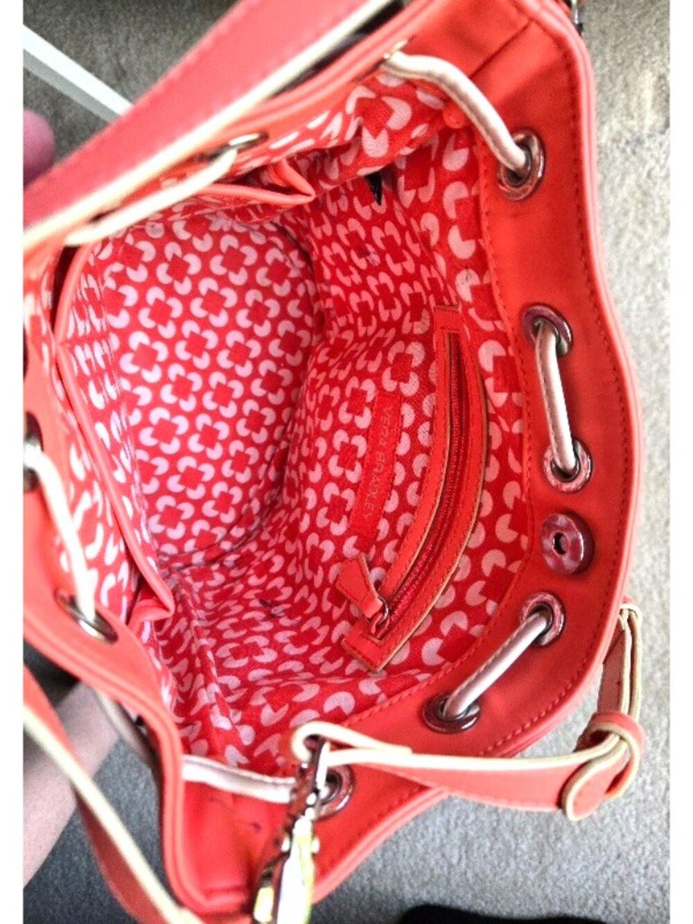 Vera Bradley BUCKET Crossbody Coral & White Faux Leather Drawstring Bag Purse - Picture 7 of 11